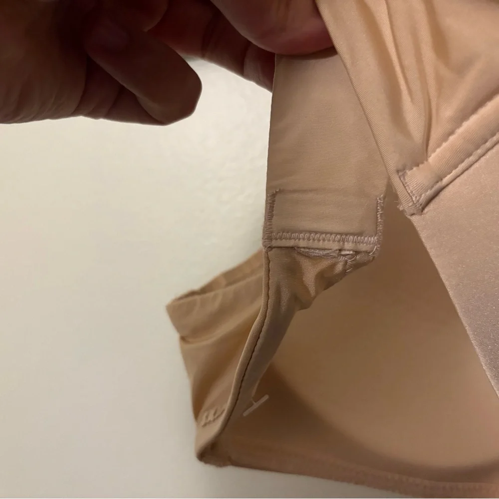 Skims Seamless Nude Wireless Bra, Size 30A Women’s - Picture 3 of 3